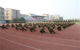 中南財(cái)經(jīng)政法大學(xué)學(xué)生軍訓(xùn)